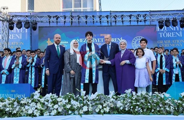 Prezident Erdog'an nabirasi O'mer Tayyip Erdo'g'anning bitiruv marosimida qatnashdi data-inline-image=