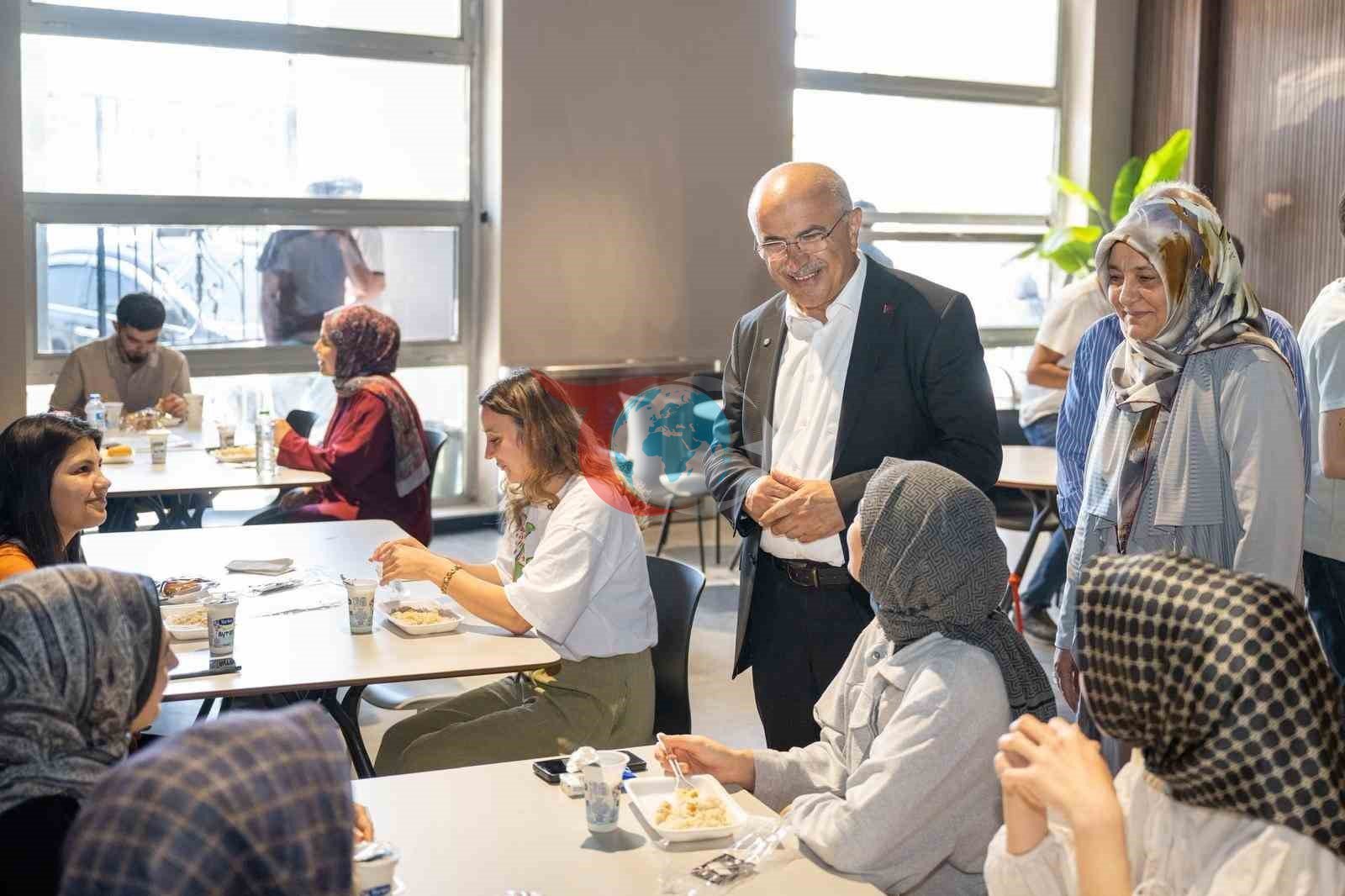 Malatya Şehir Kütüphanesi’nde Öğrencilere Ücretsiz Yemek Desteği
