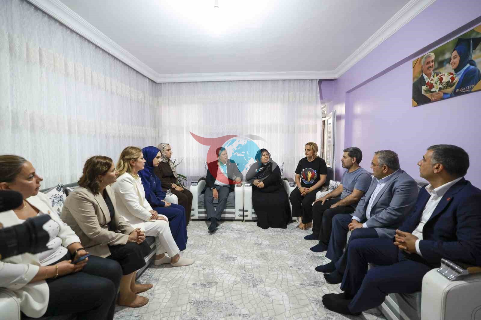 Özgür Özel'den Rojin Kabaiş'in Ailesine Anlamlı Ziyaret
