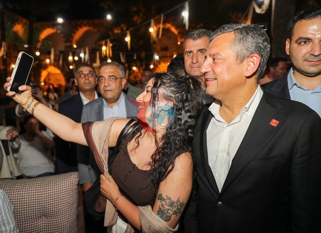 Özgür Özəldən çox danışılan 