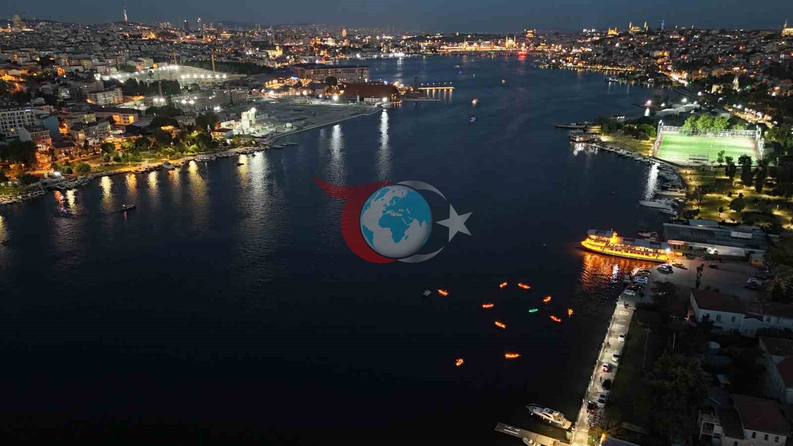 Haliç'te Işıklı Kano Etkinliği: İstanbul'un Gecelerine Renk Katan Şölen