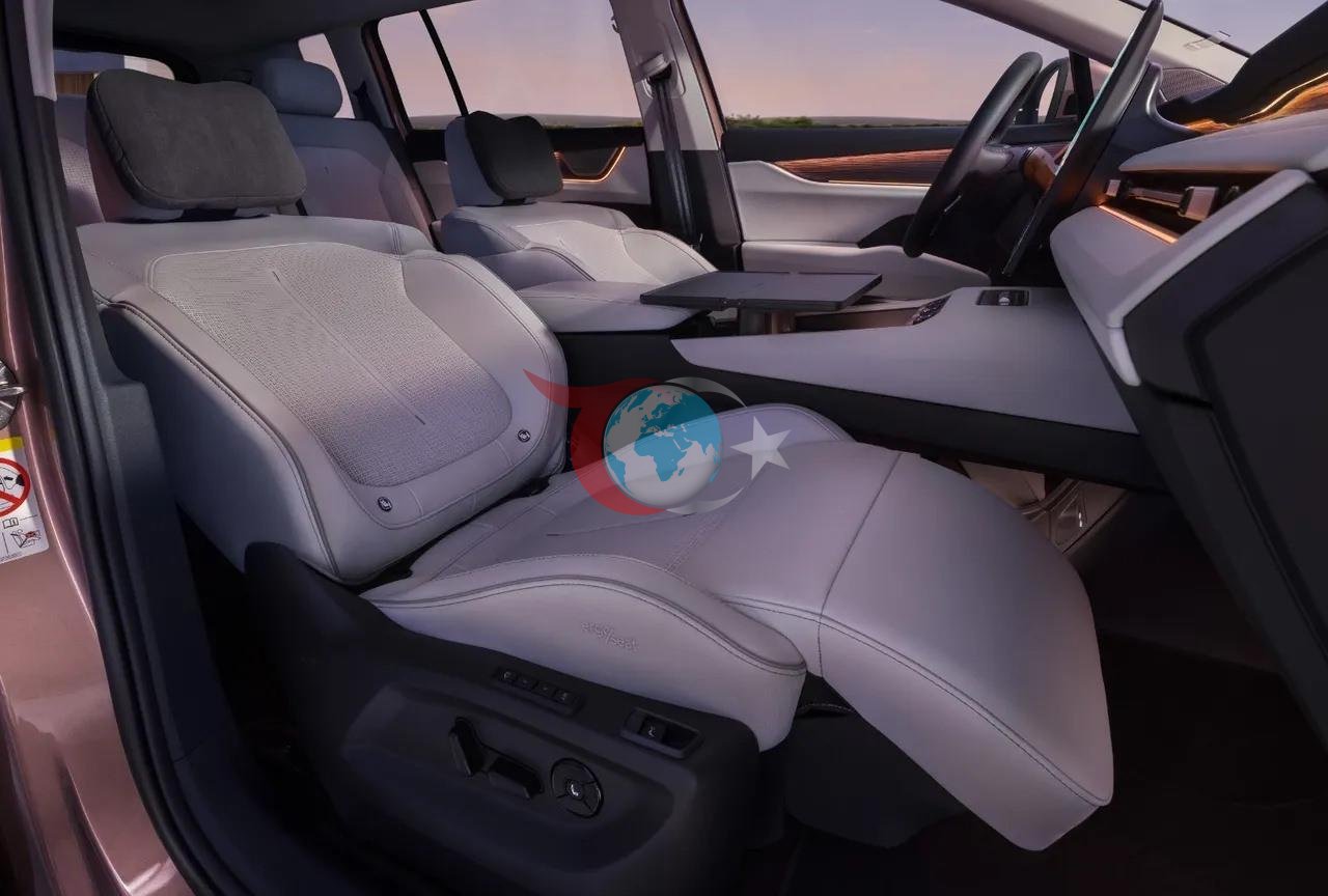 Skoda tarihinin en büyüğü sahneye çıktı: 7 koltuklu dev SUV 'Peaq' tanıtıldı!