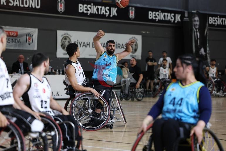 Fenerbahรงe ฤฐstanbul Jet, Beลiktaลฤฑ deplasmanda yenerek Sรผper Lig ลampiyonu oldu