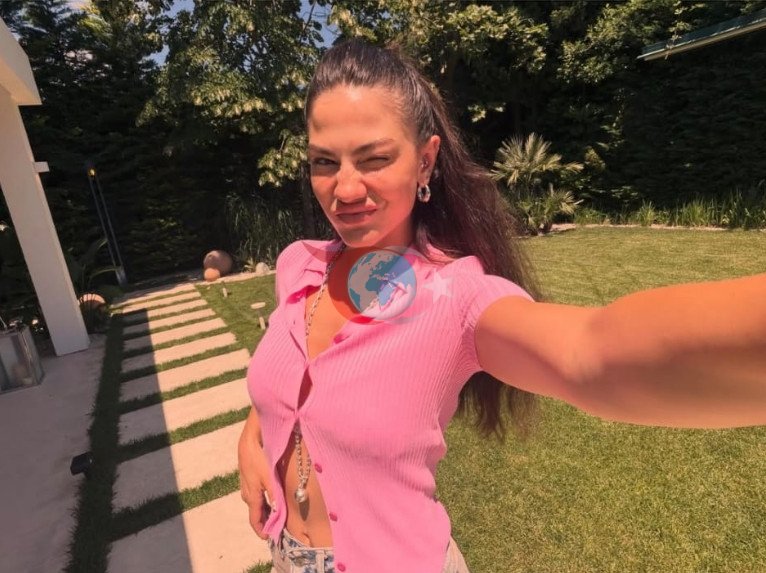 Demet Özdemir'in pembe paylaşımına beğeni yağmuru