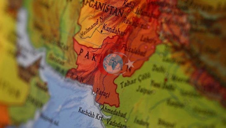 Pakistan'da Yarı Askeri Karargaha Militan Saldırısı