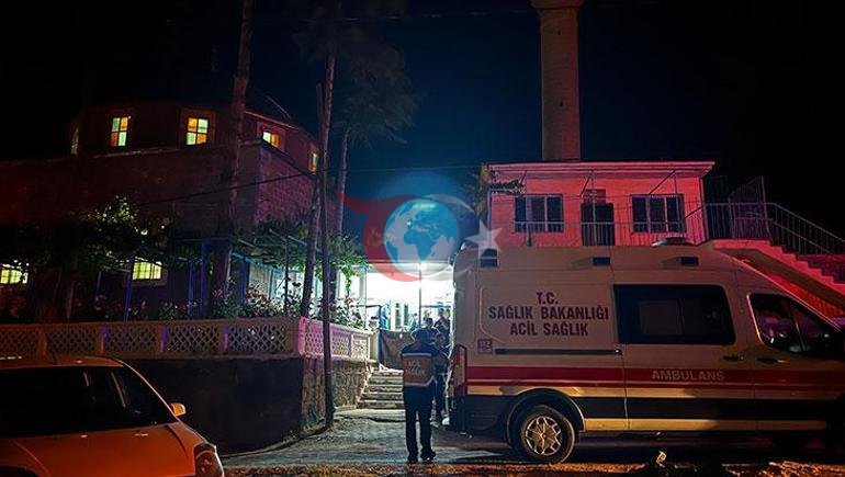 Kayseride camide çifte cinayet Namazı bekleyenlere bıçakla saldırdı: 2 ölü