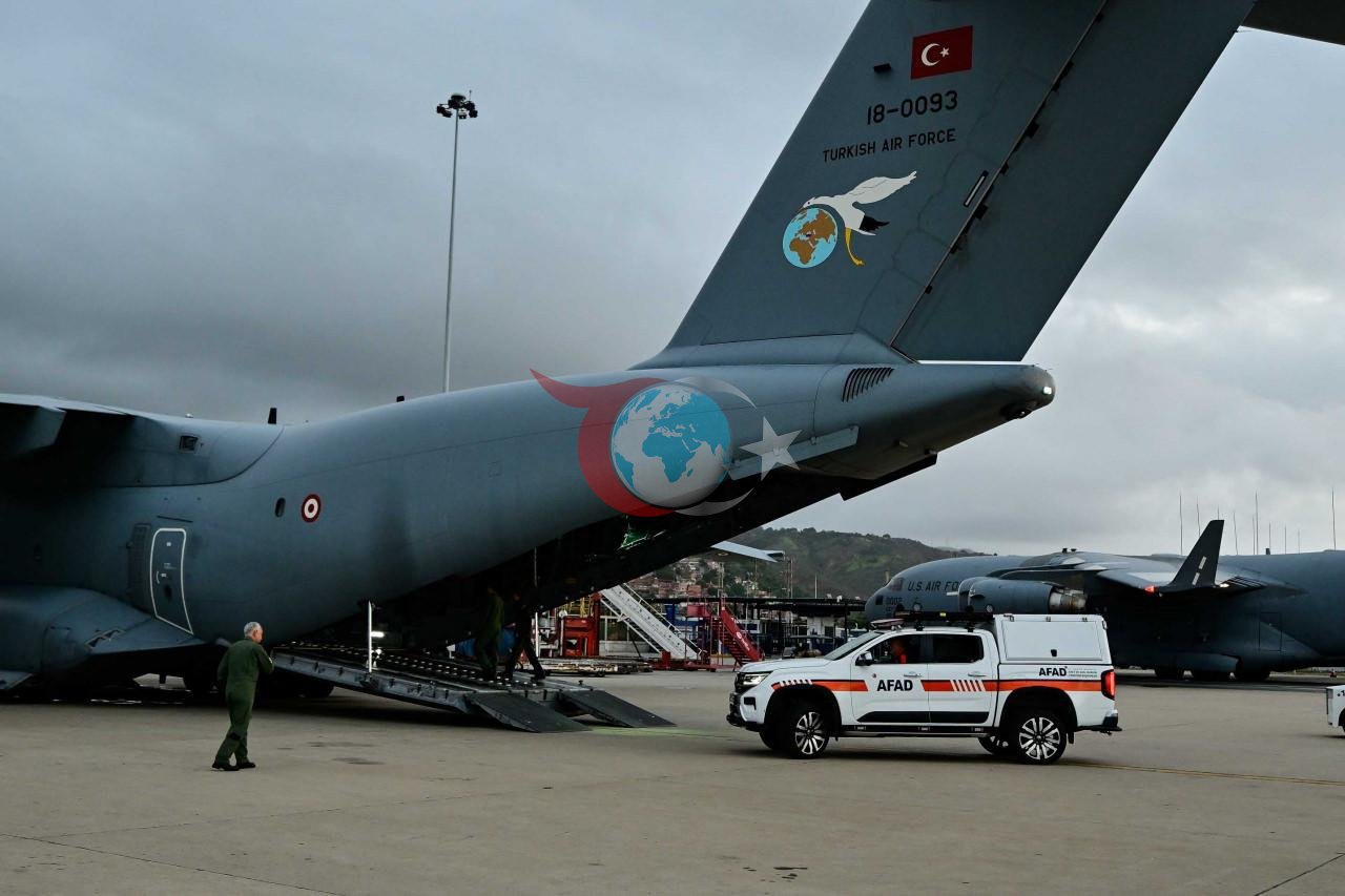 Türkiye Cumhuriyeti adına Venezuela'ya ulaşan arama kurtarma ekipleri, deprem bölgesinde 24 saat kesintisiz çalışma yürütüyor.