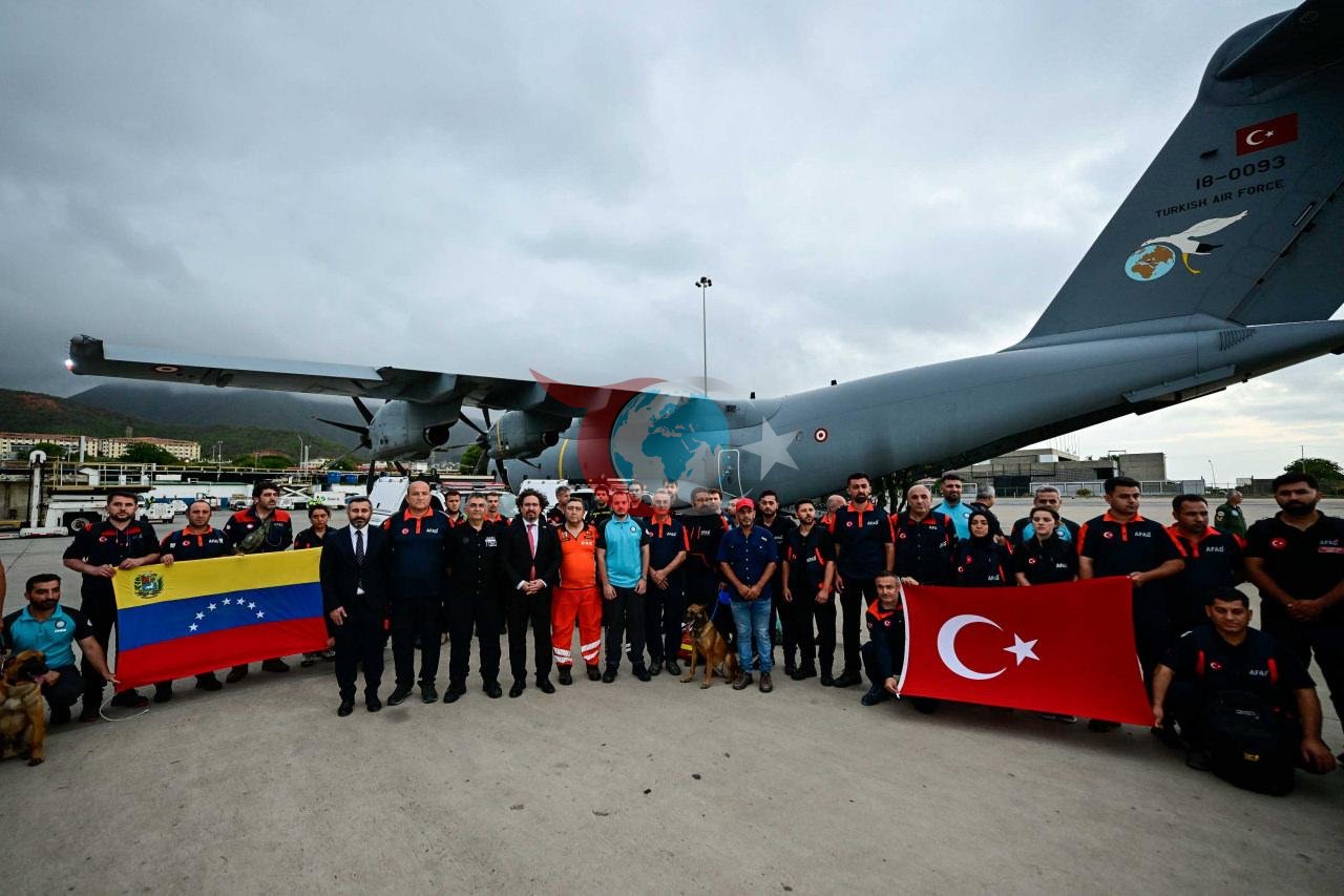 Türkiye’den yola çıkan arama kurtarma ekipleri insani görevlerini yerine getirmek üzere, büyük depremlerle sarsılan Venezuela’ya geldi.