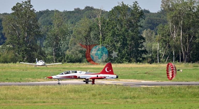 Türk Yıldızları Belçikada nefes kesti En uzun gösteriye imza attı