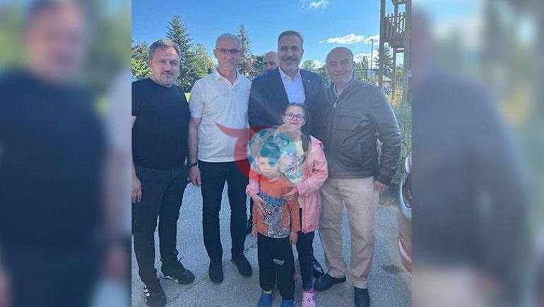 Dışişleri Bakanı Hakan Fidan ve AK Parti Sözcüsü Ömer Çelik Bolu’da vatandaşlarla buluştu