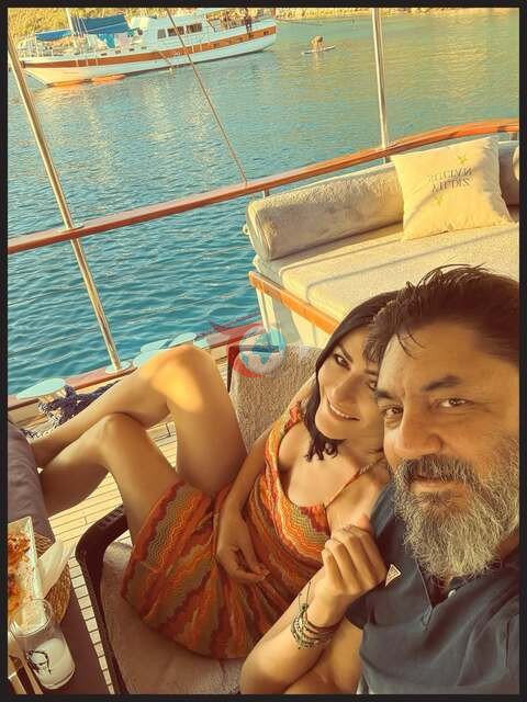 Deniz Çakır, eşi Bilgehan Baykal ile mavi turda