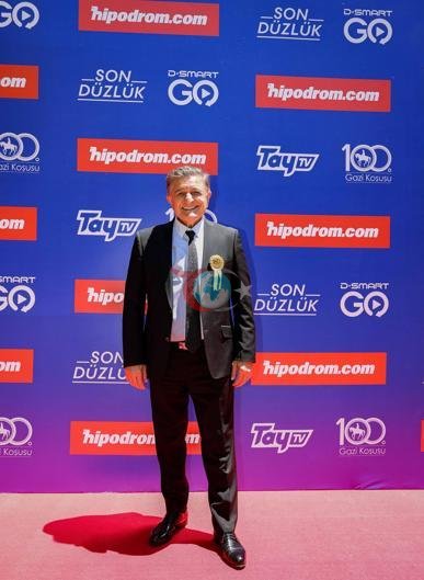 Ünlüler, Hipodrom.com locasında 100üncü Gazi Koşusu heyecanını yaşadı