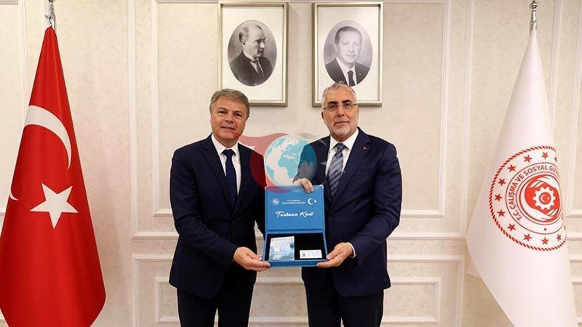 Renault Türkiye CEO'su Lionel Jaillet Turkuaz Kart'ı Aldı