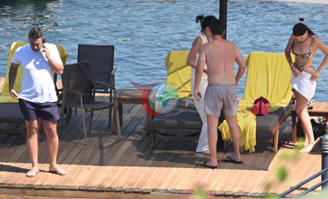Hatice Şendil ve Burak Sağyaşar, Bodrum'un tadını çıkarıyor