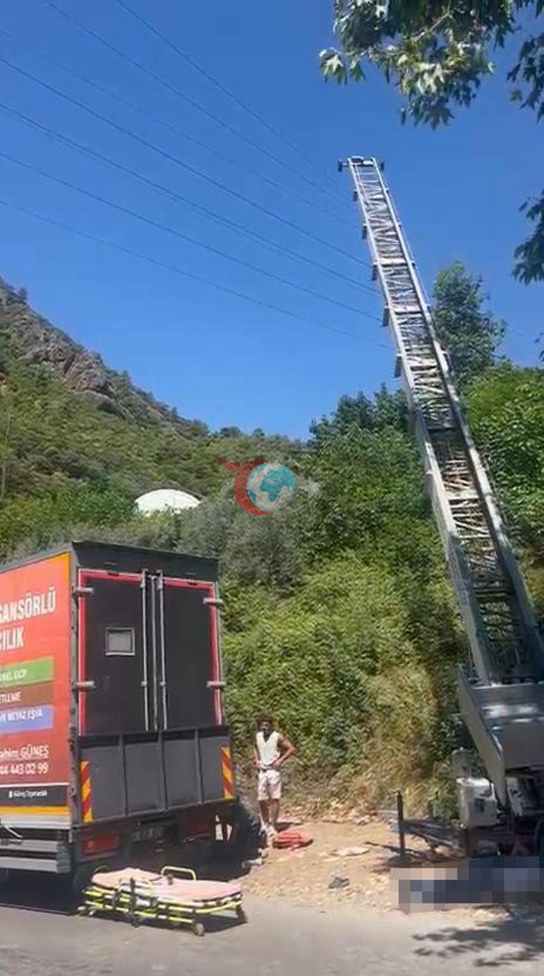 Yük asansörü elektrik hattının üzerine düştü İki işçi feci şekilde can verdi