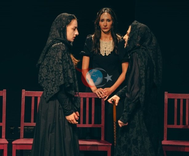 "Bernarda Albaning uyi" teatr ixlosmandlari bilan DasDas