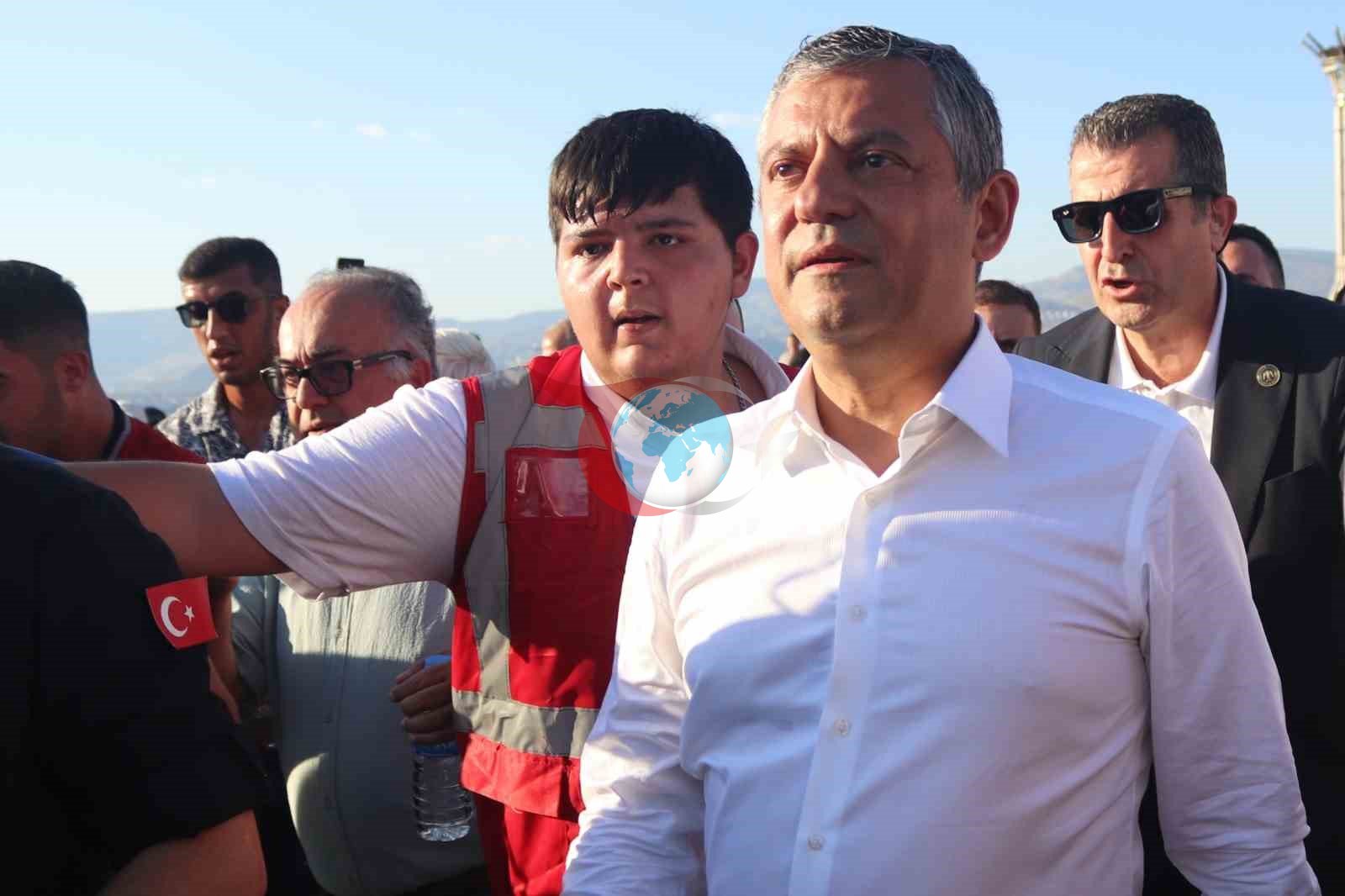 Özgür Özel'den Cemil Tugay Hakkında Açıklama