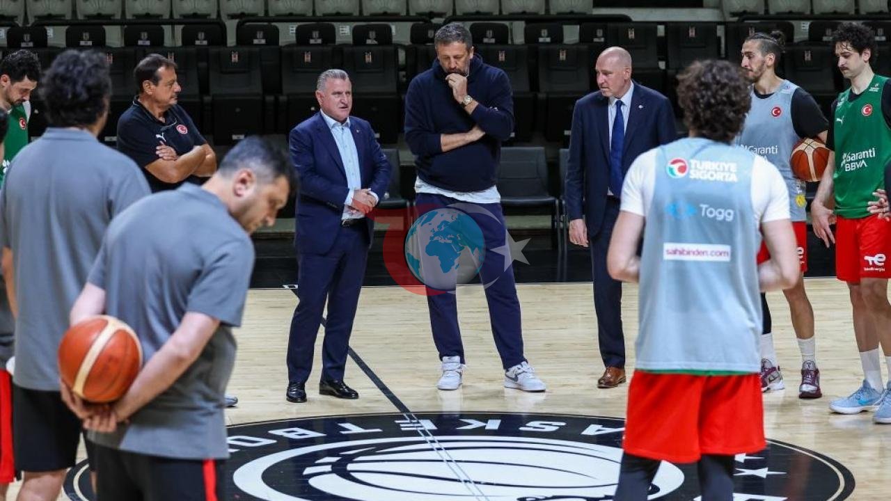Bakan Bak, Milli Basketbol Takımı'nın Antrenmanını İzledi