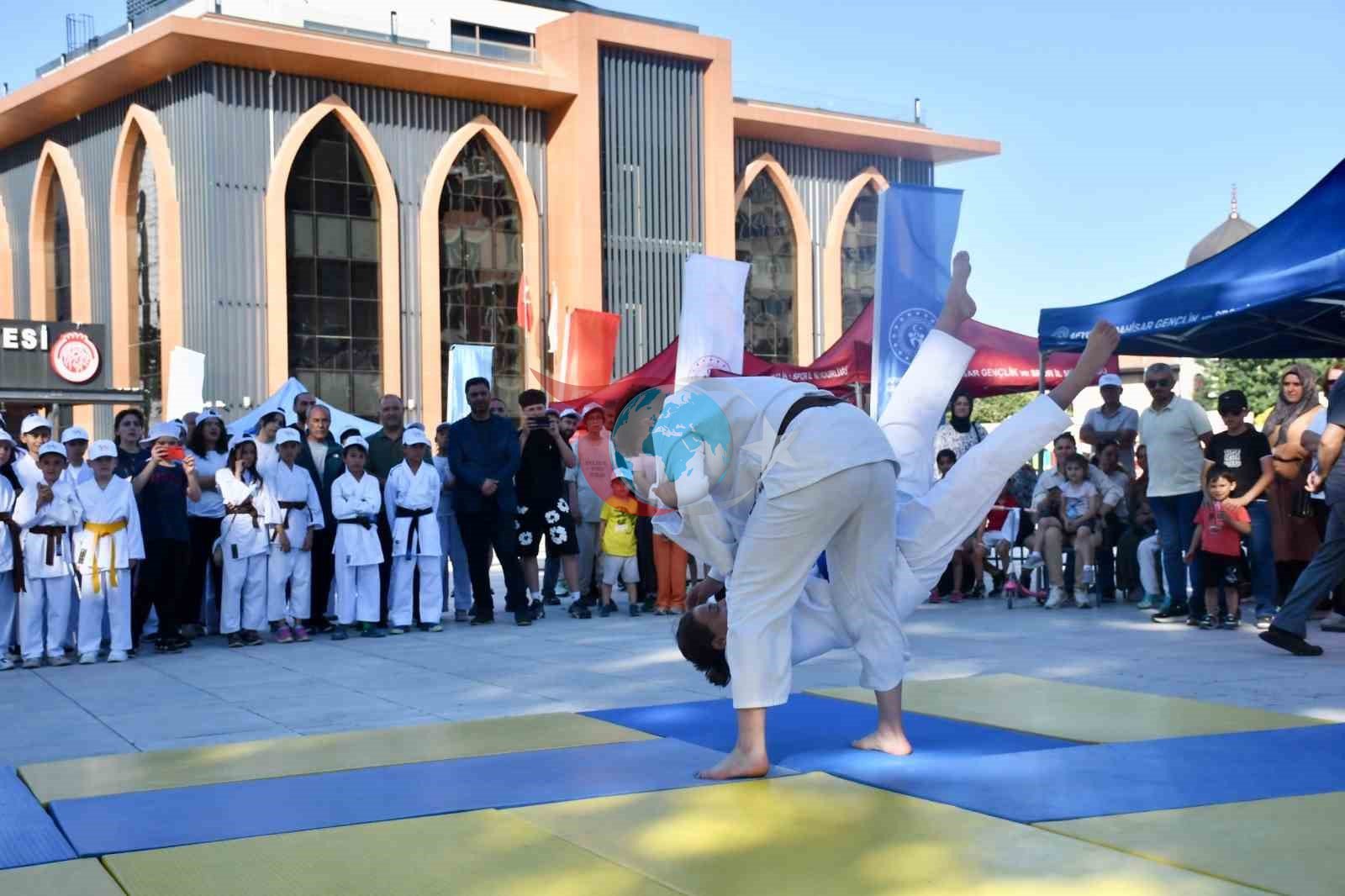 GSB Spor Okulları ve Engelsiz Spor Okulları Afyonkarahisar'da Başladı