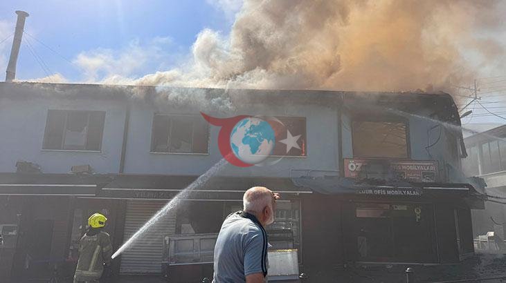 Bursa'da Tarihi Çarşıda Büyük Yangın Paniği