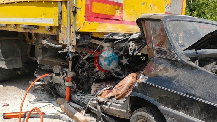 Samsun-Sinop Yolunda Feci Kaza: Park Halindeki TIR'a Çarpan Araçta 2 Can Kaybı