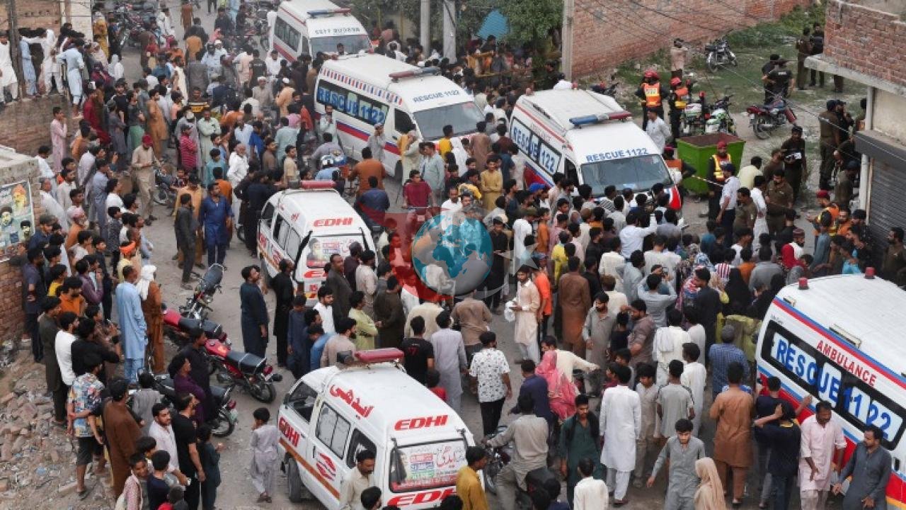 Pakistan'da Çöken Çatı Felaketi: Çok Sayıda Öğrenci Hayatını Kaybetti
