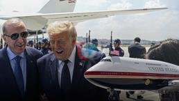 АҚШ президенті Трамп НАТО саммитіне қатысу үшін Анкарада! Әуежайда таңқаларлық диалог болды.
<p>Ұқсас алаңдаушылық толқыны Тель-Авивте орналасқан Кикар басылымында жарияланды. «Израильдегі қорқыныш» деген тақырыппен берілген талдауда Түркияның түгендеуіне бесінші буын соғыс ұшақтарын қосса, аймақтағы әскери басымдықтың ауысатыны алға тартылды. Хабарда: 