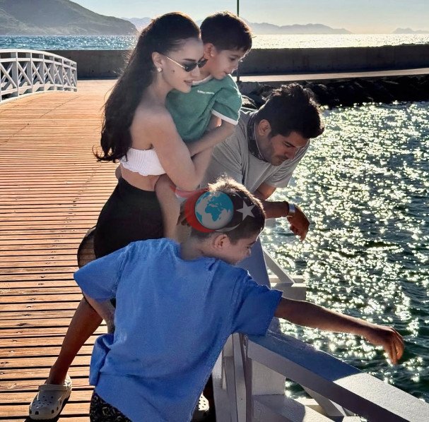 Fahriye Evcen tatilden havasını attı - Resim : 2