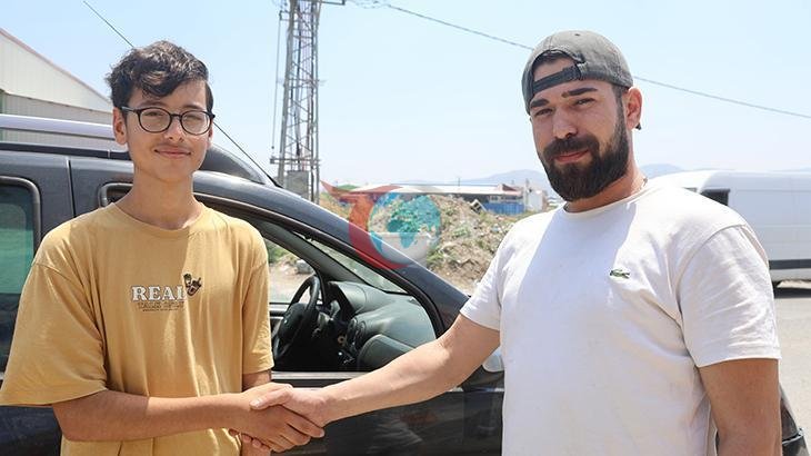 Antakya'da Örnek Davranış: Otostop Çeken Gencin Unuttuğu Telefonu Sahibine Ulaştırdı