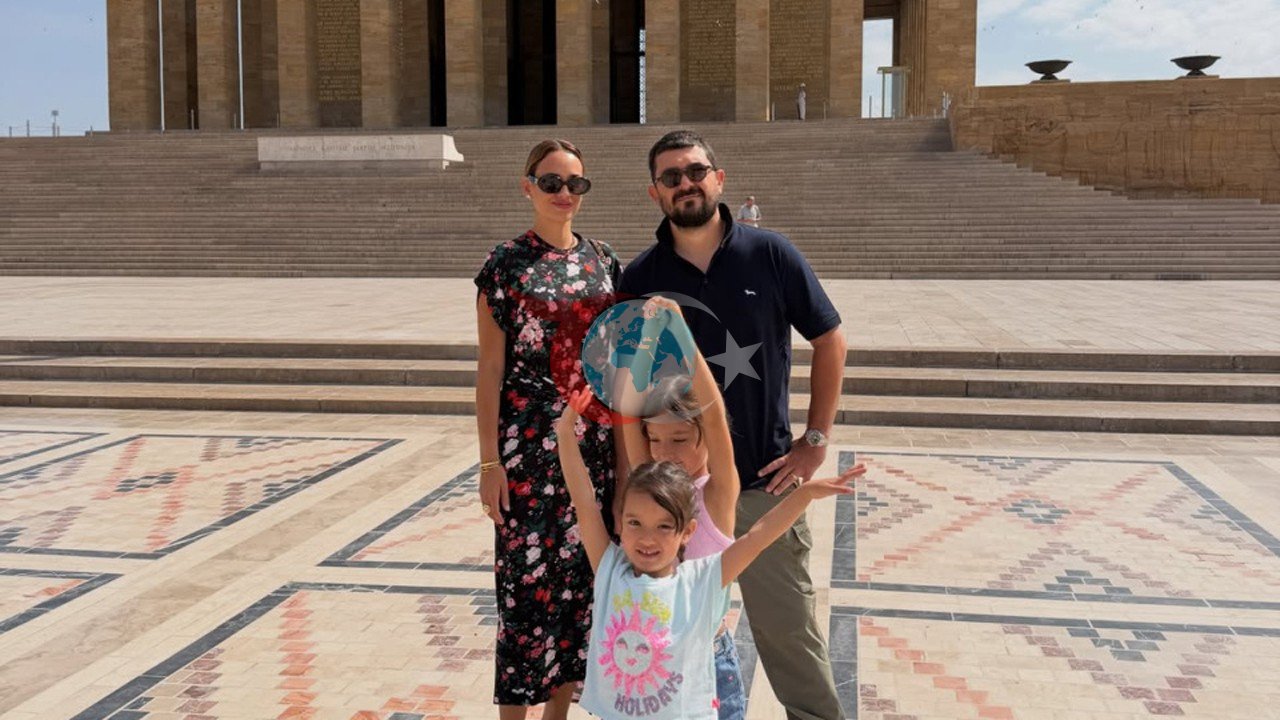 Seda Bakan ve Ailesinden Anlamlı Anıtkabir Ziyareti: "Sonsuz Saygı ve Minnetle"