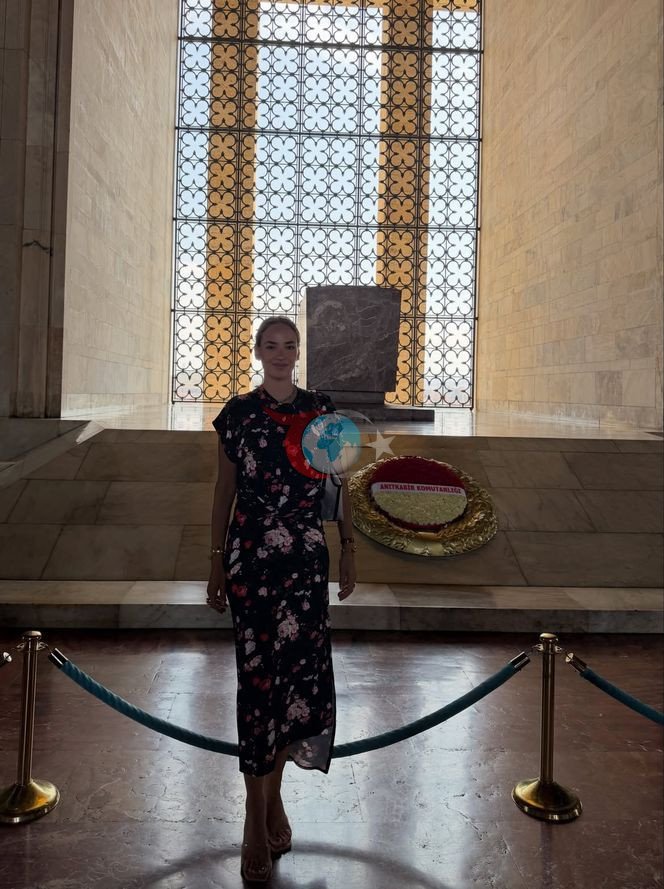 Seda Bakan, ailesiyle Anıtkabir'i ziyaret etti - Resim : 2