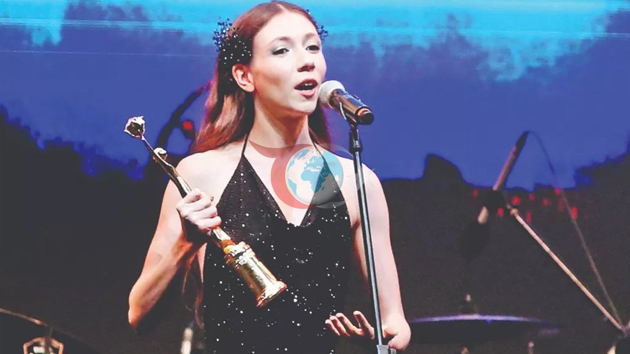 Ece Yüksel Aşk ve Taht Dizisinin Kadrosuna Katıldı: Rita Karakteriyle Ekranlara Dönüyor