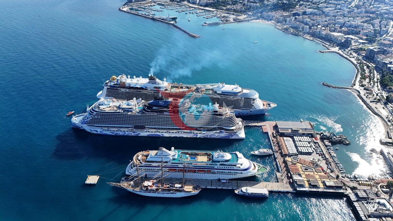 Yüzen şehirler Kuşadası'na indi: Sokaklarda adım atacak yer kalmadı!