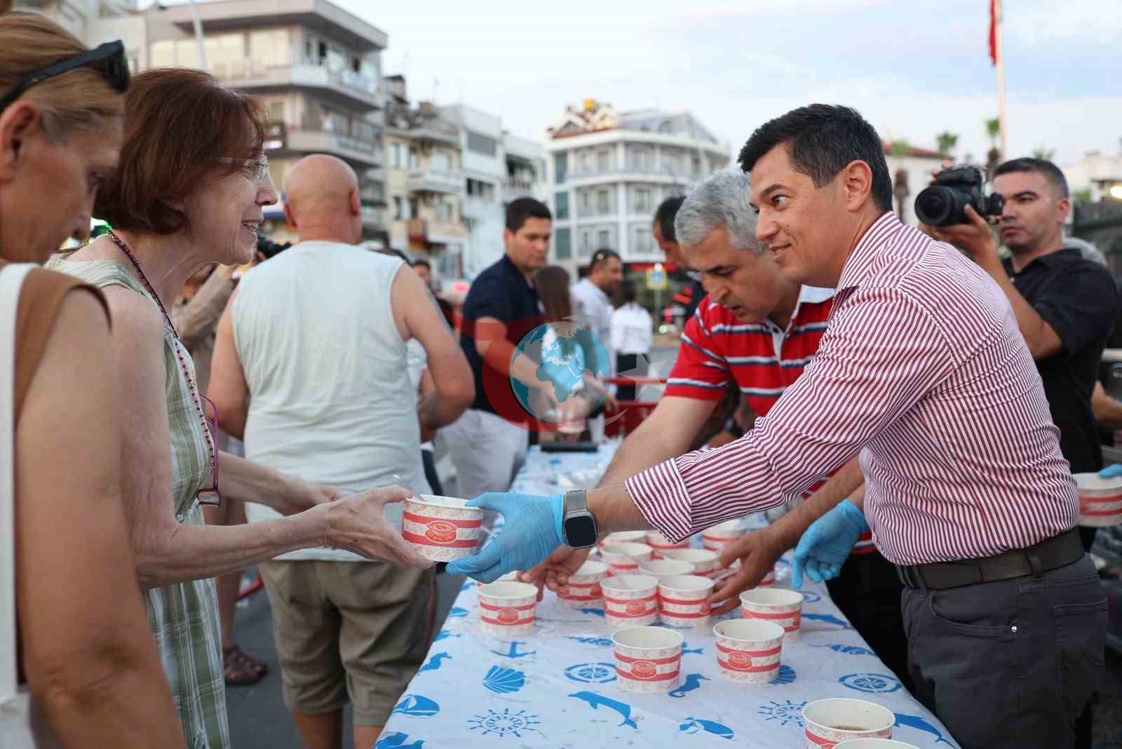 Marmaris'te Muharrem Ayı Bereketi: 2 Bin Kişilik Aşure İkramı Gönülleri Birleştirdi