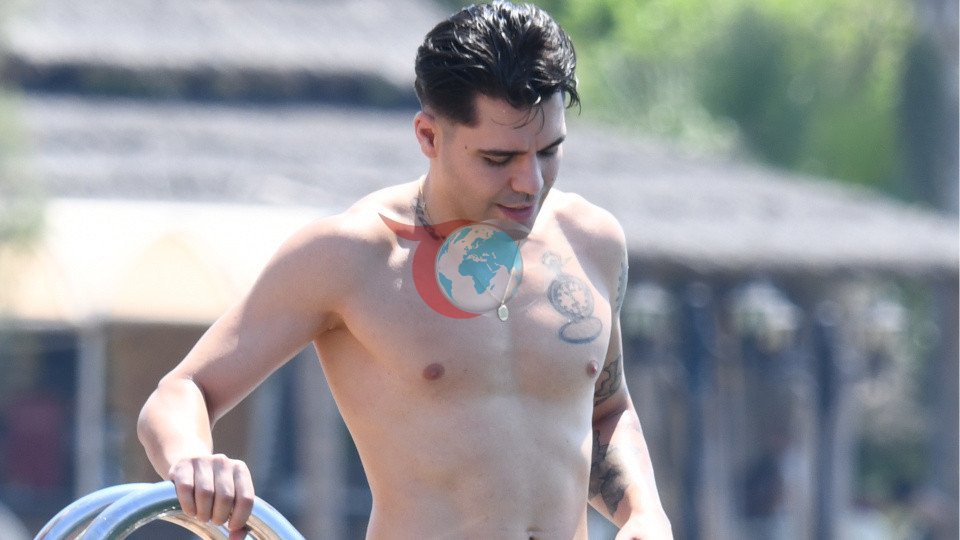 Emir Can İğrek fit bədən quruluşu ilə diqqət çəkdi