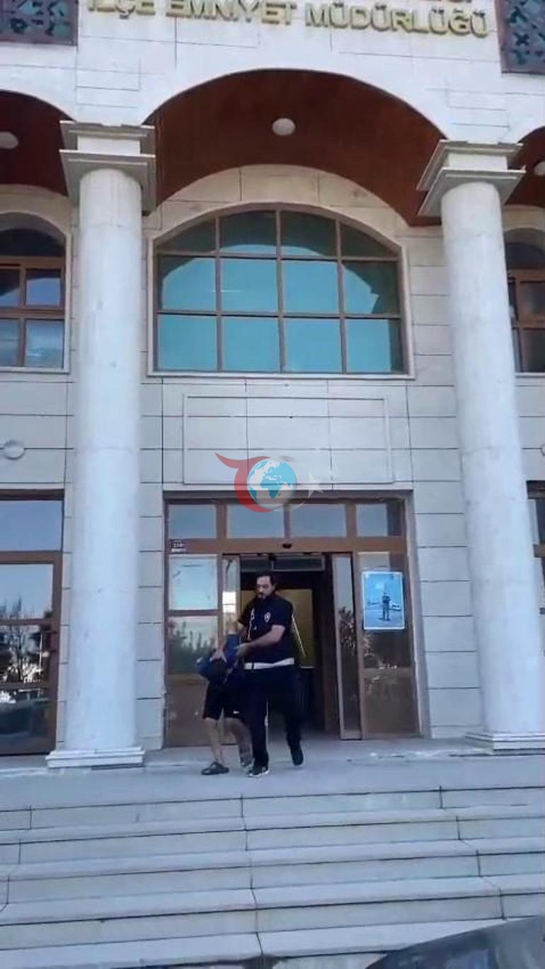 Çocuklarının gözü önünde karısına bıçakla saldırdı