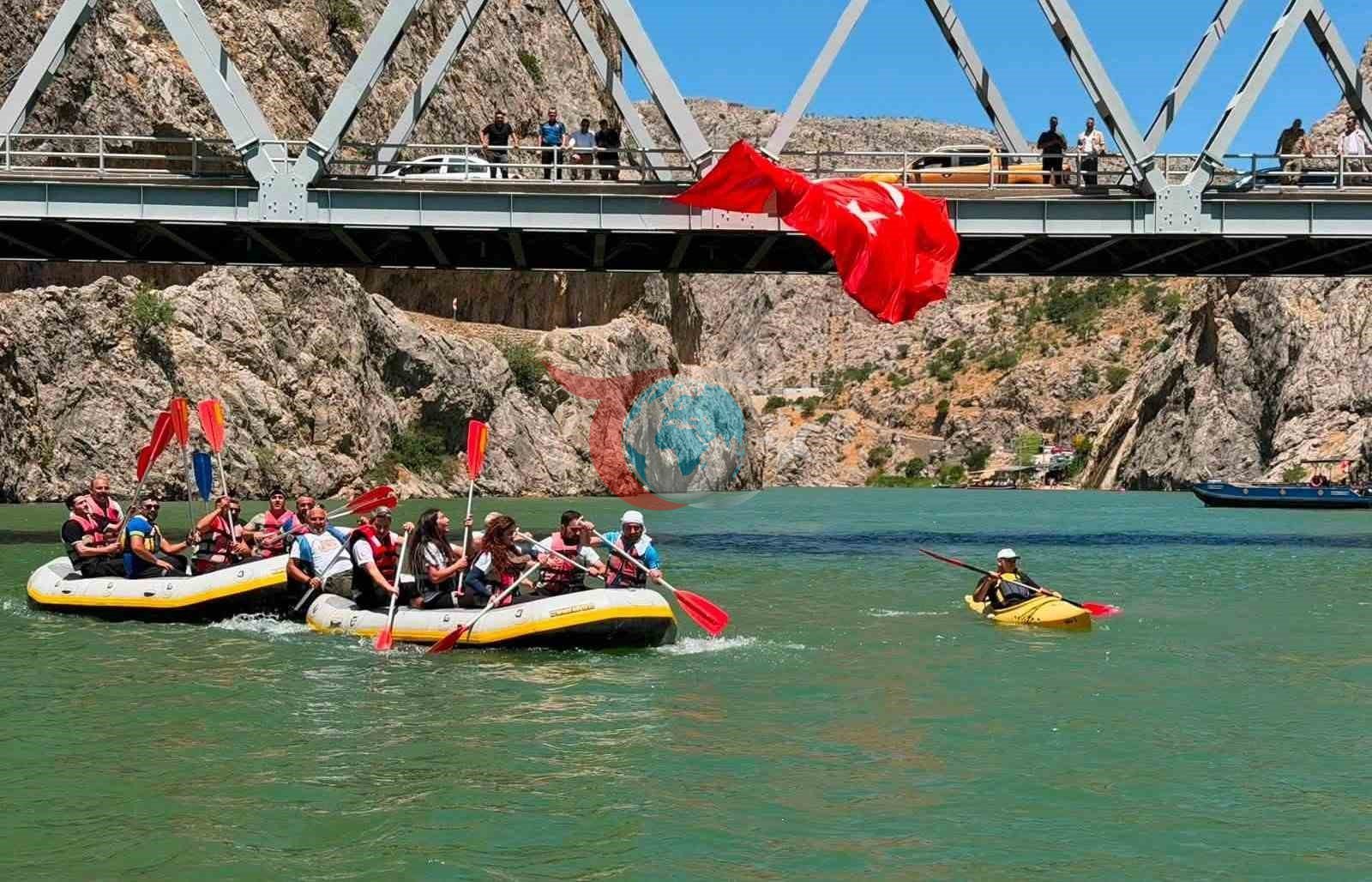 Erzincan'ın Kemaliye'de Su Sporları Tutkunları Fırat'ta buluştu