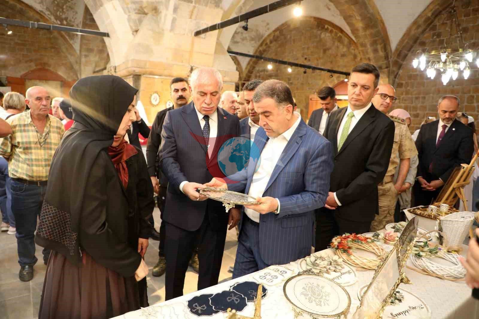 Bayburt'ta Geleneksel Sanat Rüzgarı: Dede Korkut Şölenleri'nde Özel Sergi Açıldı