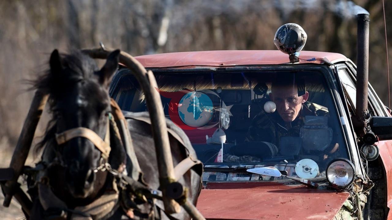 Rusya'da Akaryakıt Krizi: Köylüler Otomobilden İnip At ve Bisiklete Dönüyor