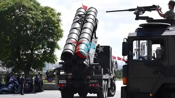 Kremlin'den S-400 İddialarına Yanıt: Türkiye ile Hassas Temas Süreci Devam Ediyor