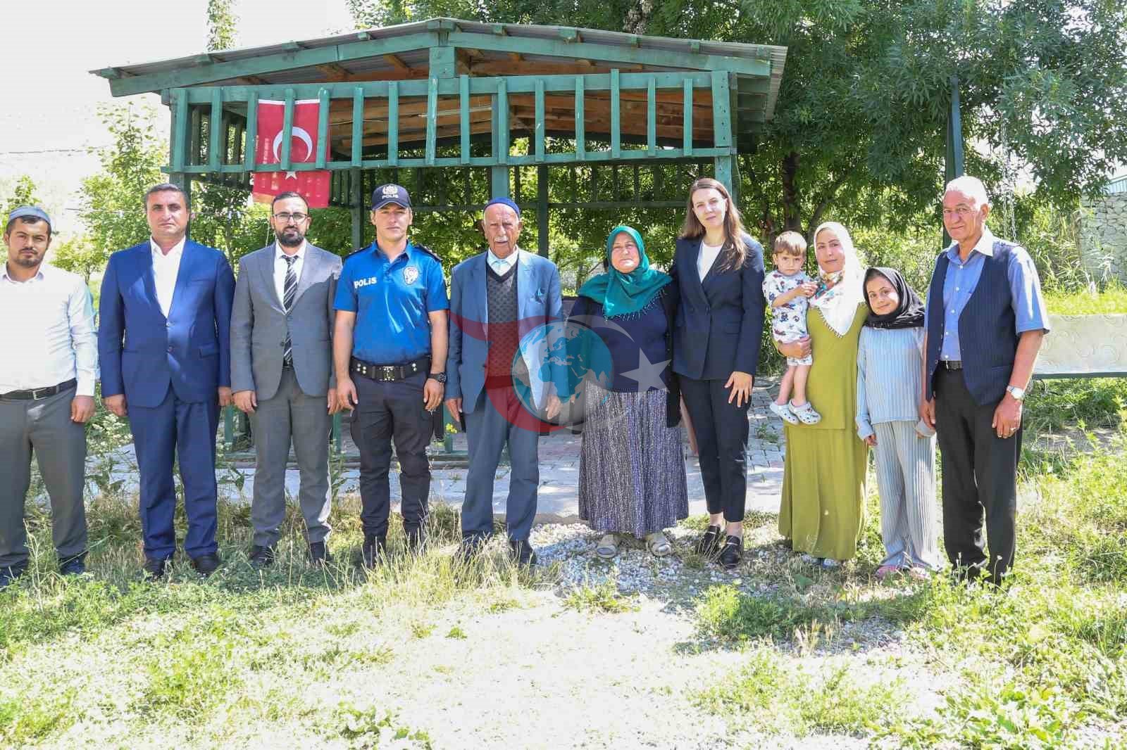 Gürpınar Kaymakamı Fatma Turhan Keser'den Şehit Haluk Varlı'nın Kabrine ve Ailesine Anlamlı Ziyaret