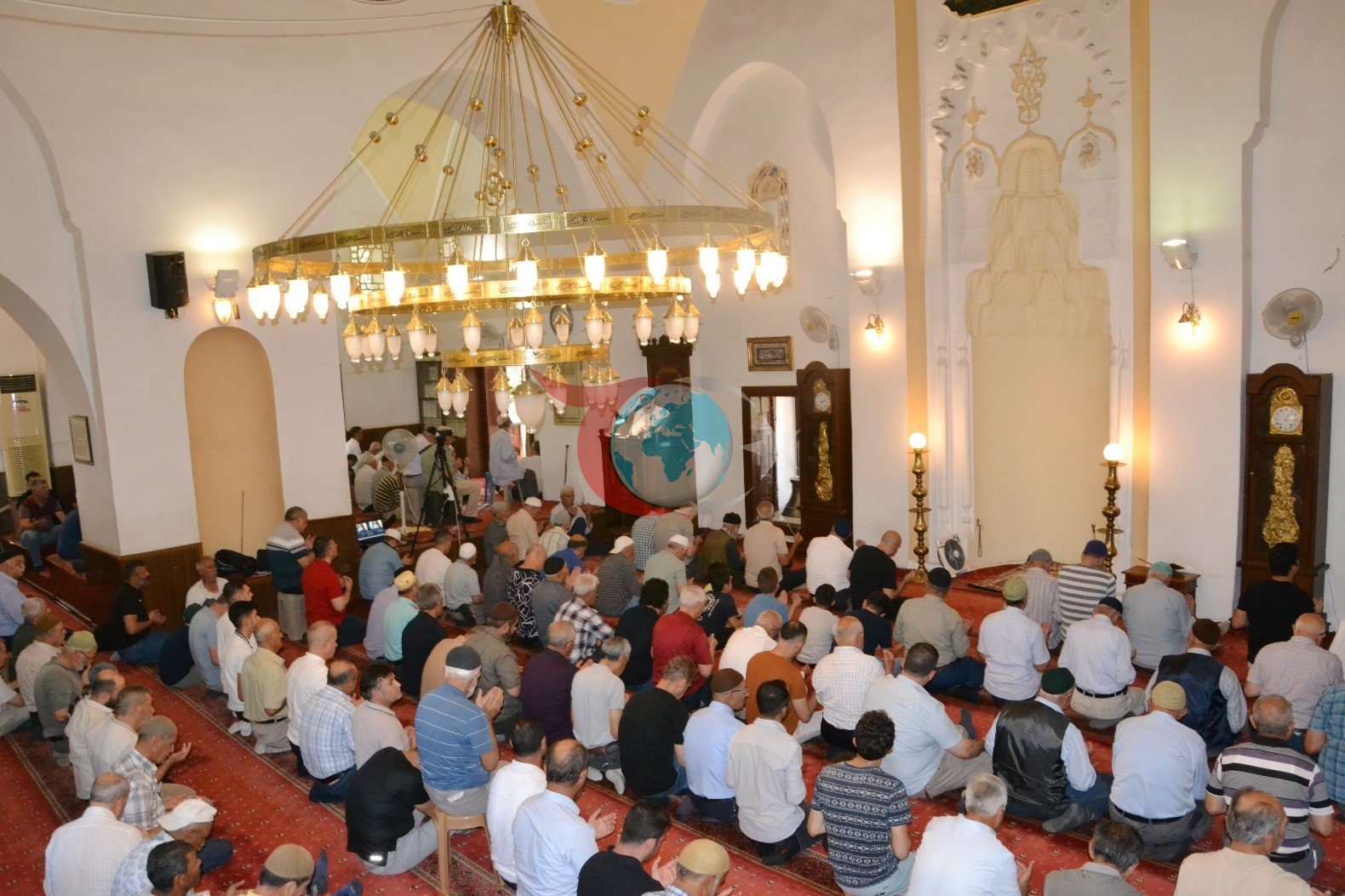 Manisa'da 15 Temmuz Şehitleri Dualarla Anıldı: Hatuniye Camii'nde Anlamlı Tören