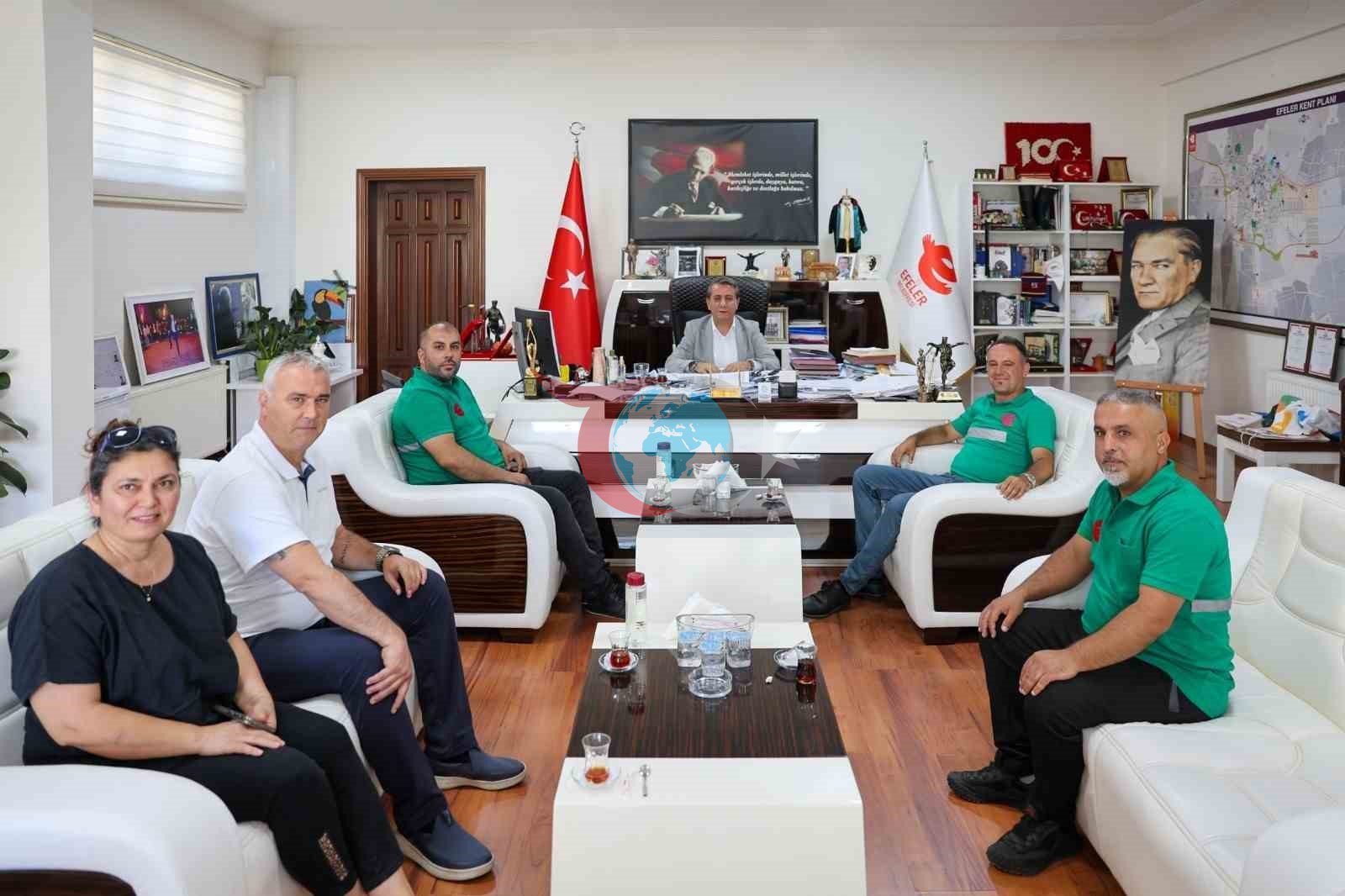 Efeler'de Facianın Eşiğinden Dönen Anne ve Çocuklarını Kurtaran Kahramanlara Anlamlı Ödül