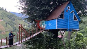Sadece geceleri çalışarak, 3 günde ağaçtan ev yaptılar Baba anlattı: Bu delilik