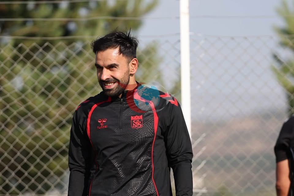 Sivasspor'da İç Transfer: Murat Paluli ile 1 Yıllık Yeni Sözleşme İmzalandı