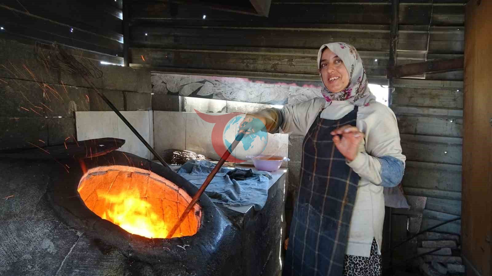 Hataylı Kadınların Ateşle İmtihanı: 80 Derecelik Tandır Sıcağında Ekmek Mücadelesi