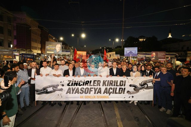 АК Партия Жаштар Уюмунун Айя Софияга жүрүшү - Сүрөт: 0
