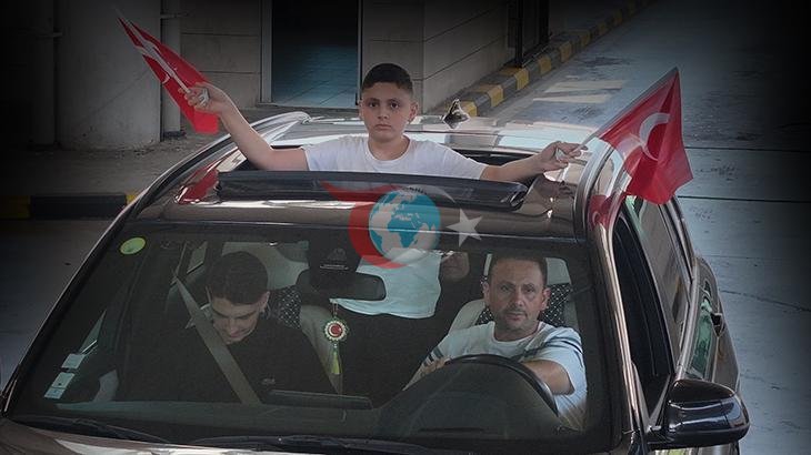 Sınırda Büyük Kavuşma: Gurbetçilerin Ana Vatan Hasreti Kapıkule'de Sevince Dönüştü