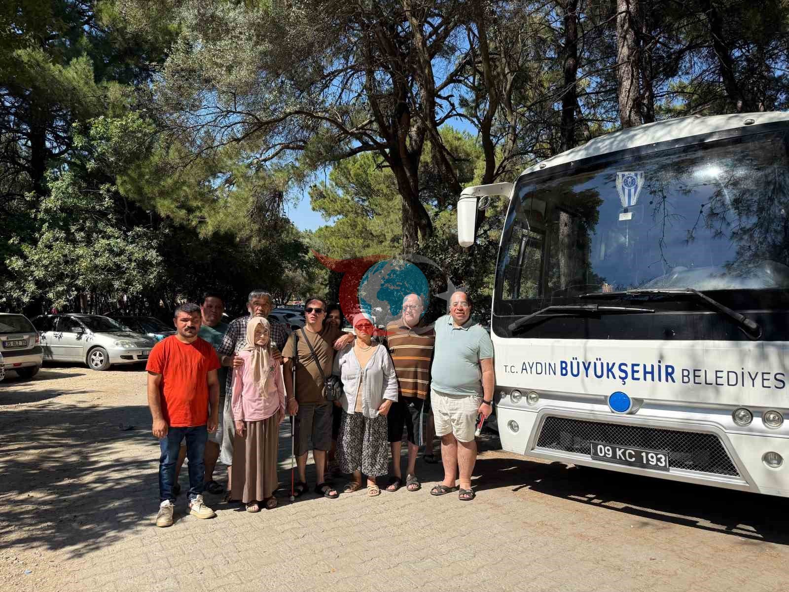 Görme Engelliler Kuşadası’nda Engel Tanımadı: Dilek Yarımadası’nda Doğa ve Dayanışma Buluşması