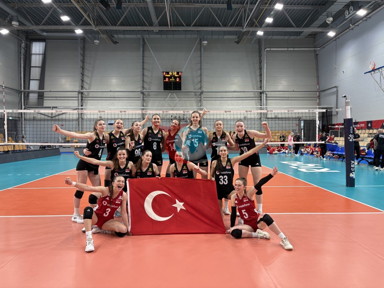 U18 Genç Sultanlar Avrupa Şampiyonası'nda Finalde: Macaristan'ı Devirdik!